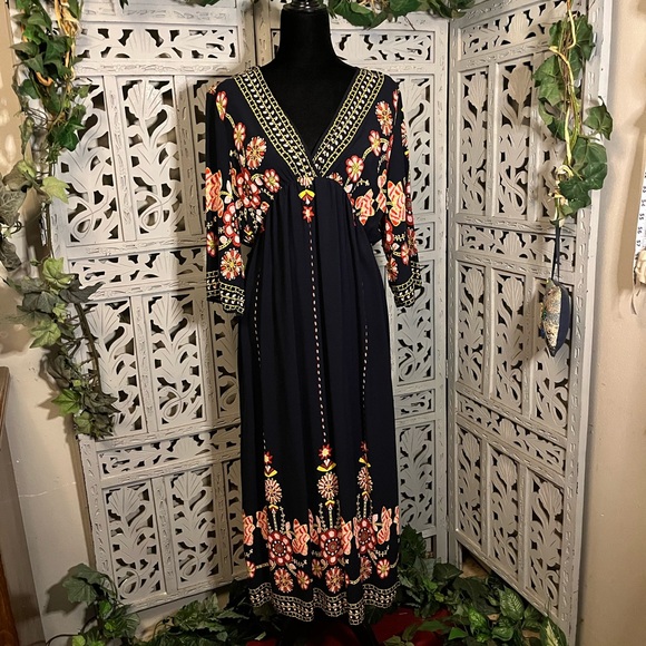 Emery Rose Dresses & Skirts - EMERY ROSE BOHO BEAUTY BLACK WITH FLORAL PRINT SOFT SHORT SLEEVE MIDI DRESS
